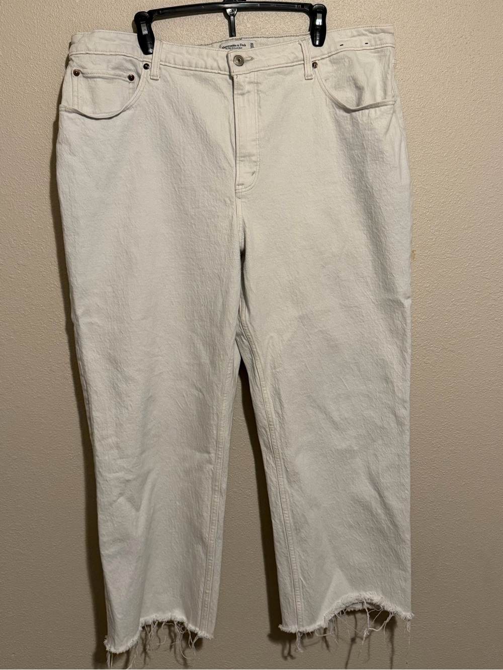 Abercrombie & Fitch White Cropped Raw-Hem Jeans